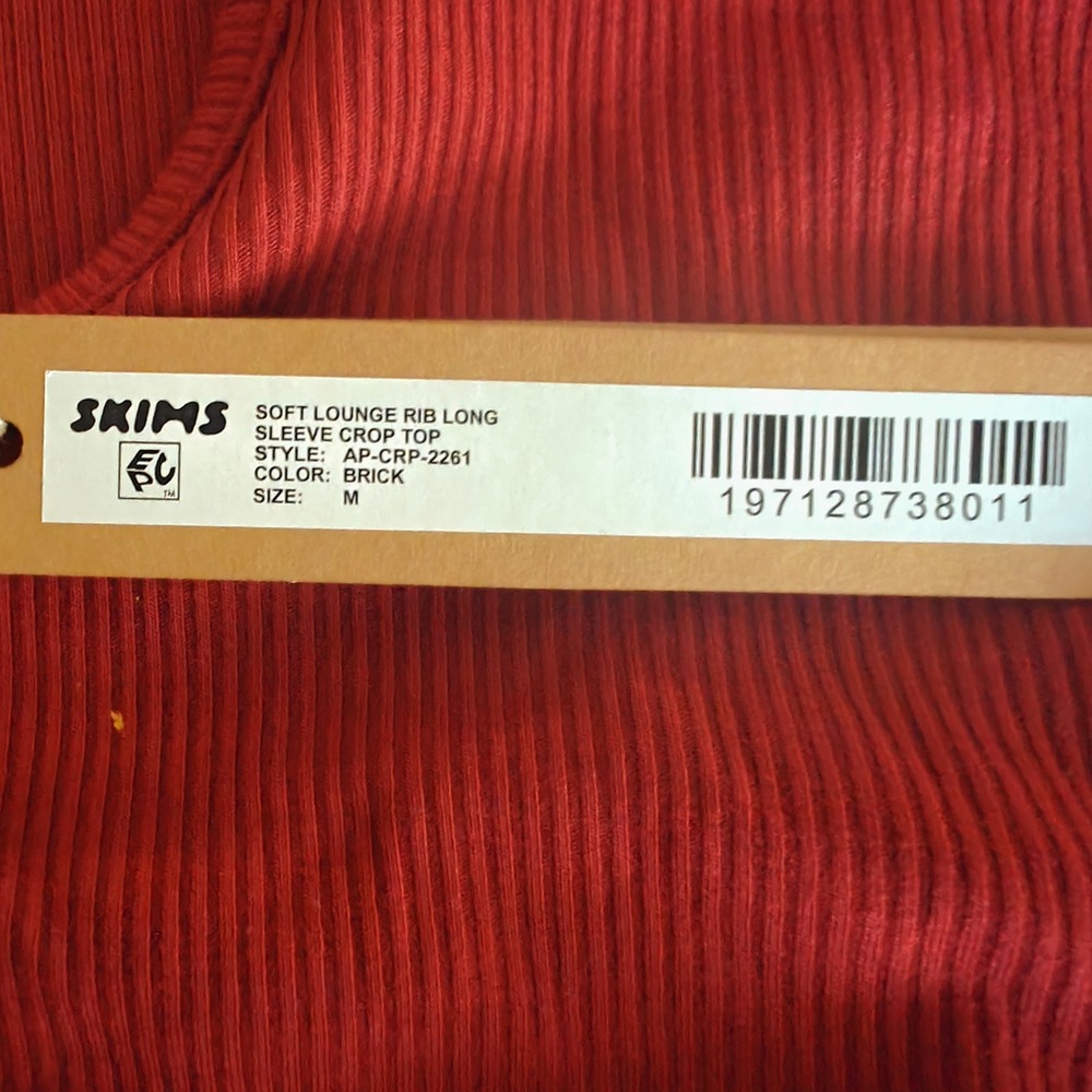 SKIMS Soft Lounge Rib Long Sleeve Crop Top Brick Red Size M NEW - Picture 5 of 10